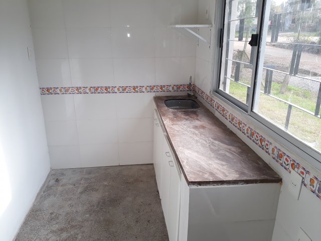 Cocina, placares bajo mesada, soporte para microondas